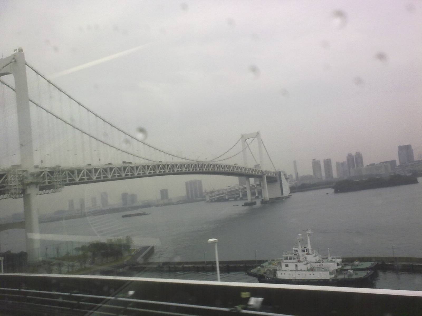 Giappone-tokyo-bay-monorotaia-rainbow-bridge-minato